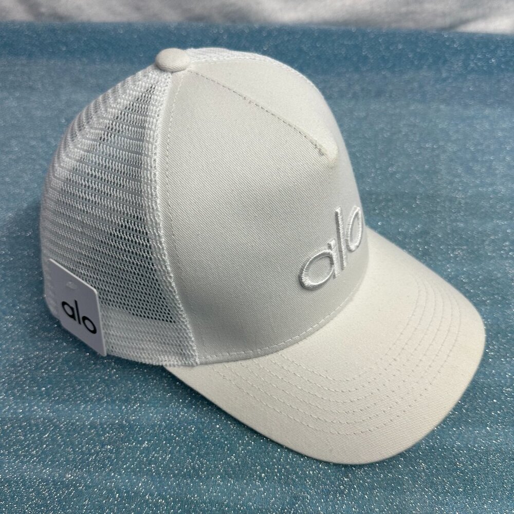 New ALO Yoga White Classic Baseball Cap